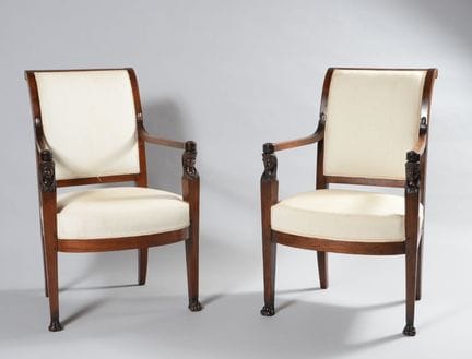 Pair of armchairs with curved backs, made of mahog