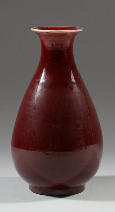 CHINE
Vase yuhuchunping en porcelaine sang-de-bœuf