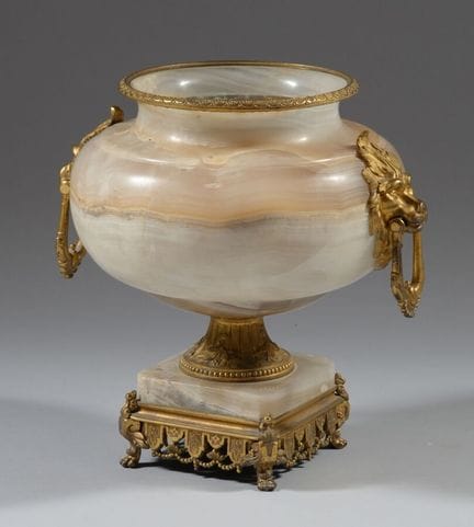 Onyx and gilded bronze vase on a pedestal resting 