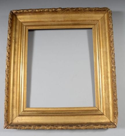 Cadre en bois et stuc mouluré et sculpté.
XIXème s