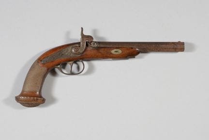 Flintlock pistol, walnut stock, checkered grip, ir
