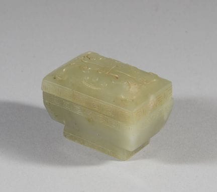 CHINE
Petite boîte rectangulaire en jade céladon r