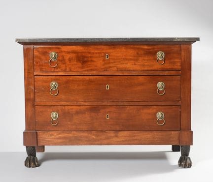 Rectangular mahogany-veneered chest of drawers wit