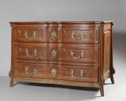 "Mazzarine" chest of drawers in molded walnut with
