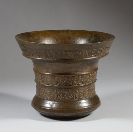 Large bronze mortar. Slightly flared body decorate