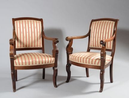 Pair of armchairs made of mahogany and mahogany ve