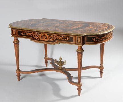 Mesa de centro de madera ennegrecida con marqueter