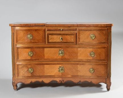 A dressing table made of veneer and fillet marquet