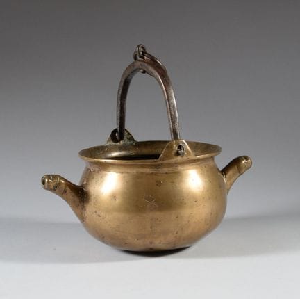 Bronze dipper with two zoomorphic spouts and a mov