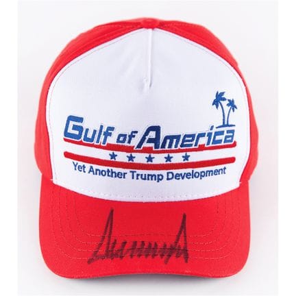 唐纳德-特朗普签名棒球帽 - 美国湾
Cali-Fame Headwear 的红白相间可调节棒球帽上
