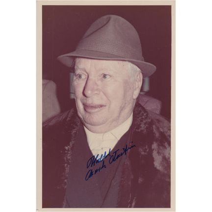 Photographie spontanée signée de Charlie Chaplin
P