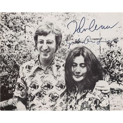 Beatles: fotografia autografata da John Lennon e Y