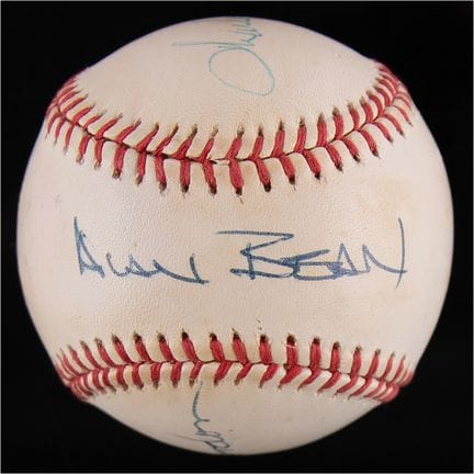 Palla da baseball autografata dall'equipaggio dell