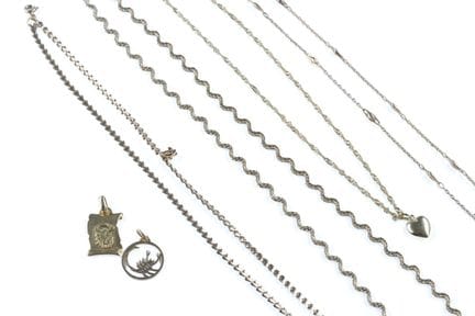Set of three 18k yellow gold (750) necklaces: one 