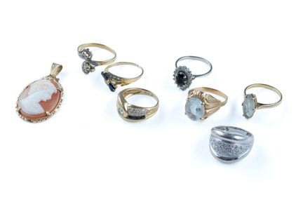 A set in 18k yellow and white gold (750 parts per 