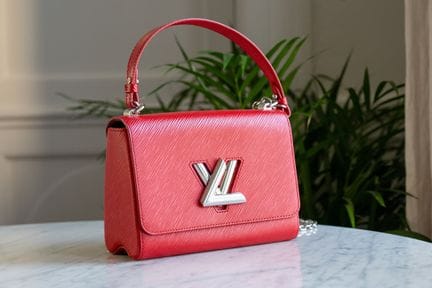 LOUIS VUITTON. 
"Twist MM" bag in poppy-colored Ép