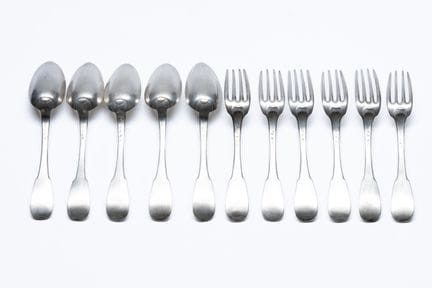 Set of five pieces of silverware and one fork in 9