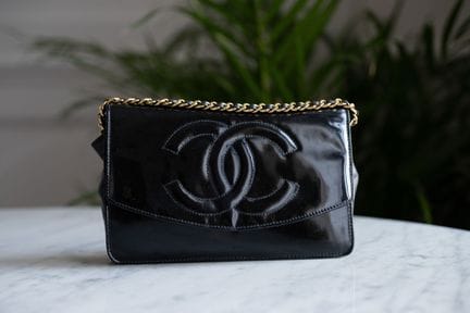 CHANEL. 
"Wallet on Chain" bag in black patent lea