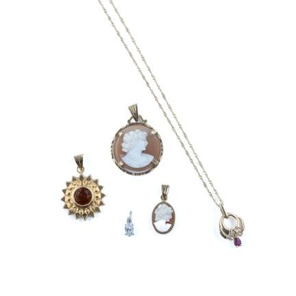 18k yellow gold (750) set consisting of:
- two pen