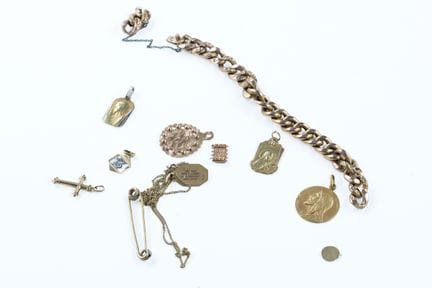 Conjunto de oro amarillo de 18 quilates (750 milés