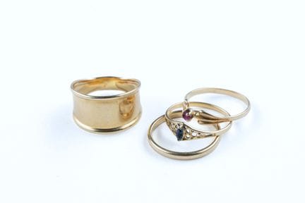 18k yellow gold set (750 parts per thousand) consi