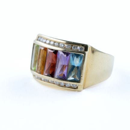 STERN. 
A band ring from the "Rainbow" collection 