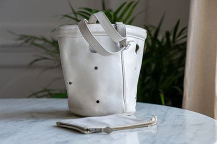 HERMES. 
"Mangeoire" bucket bag with handles in iv