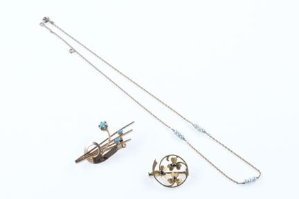 18k yellow gold (750) set consisting of: 
- a circ