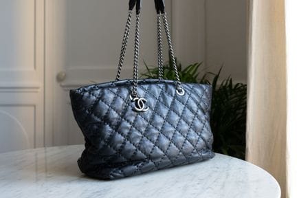 CHANEL. 
Black soft-leather tote bag with quilted 