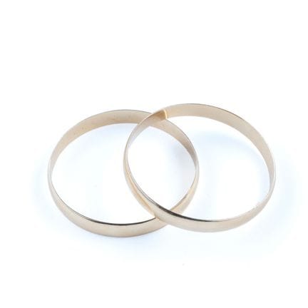 Pair of plain 18k yellow gold (750) bangles. 
Diam