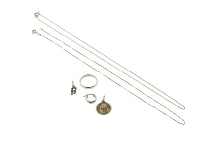 18k yellow gold set (750 parts per thousand) consi