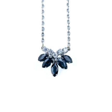 18k white gold (750) chain necklace featuring a V-