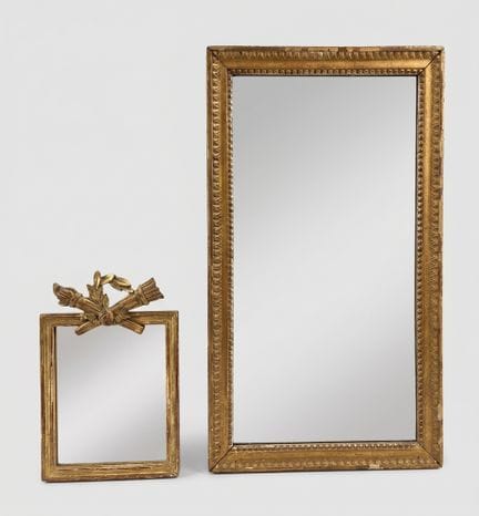 Small gilded wooden mirror decorated with a quiver