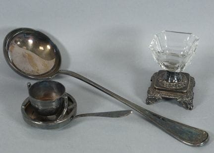Louche et salière en argent  ( minimum 800 millièm