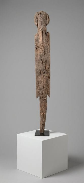 Kigango Nyika Gyriama pole, Kenya. Wood with weath