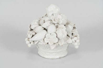 釉面陶瓷水果碗（有瑕疵）。高24厘米