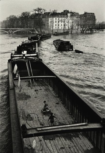 WILLY RONIS 1910–2009
Das Hausboot mit den Kindern