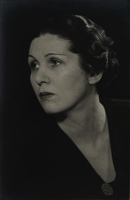 MAN RAY 1890-1976
Portrait de femme, ca. 1950.
Pho