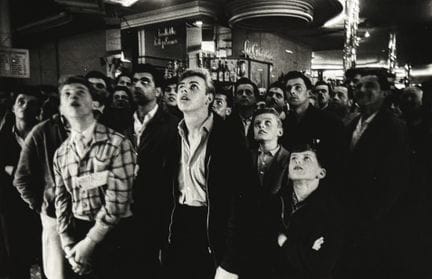 IZIS（又名Israëlis Bidermanas）1911-1980
咖啡馆里的年轻人，约196