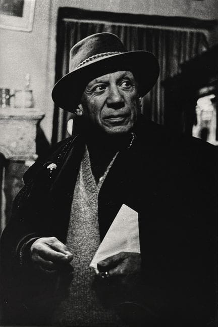LUCIEN CLERGUE 1934-2014
Picasso au chapeau chez l