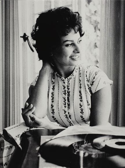 SANFORD H. ROTH 1906-1962
Sophia Loren chez elle à