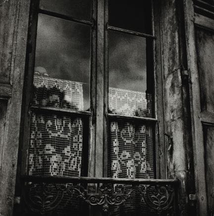让-菲利普·夏尔邦尼耶 1921-2004
窗户，伊苏丹，约1970年。
摄影作品。同期银盐冲印，背