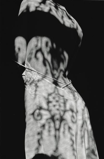 让卢普·西夫 1933-2000
《光与影》，巴黎，1984年。
摄影作品。后期银盐冲印，背面有作者