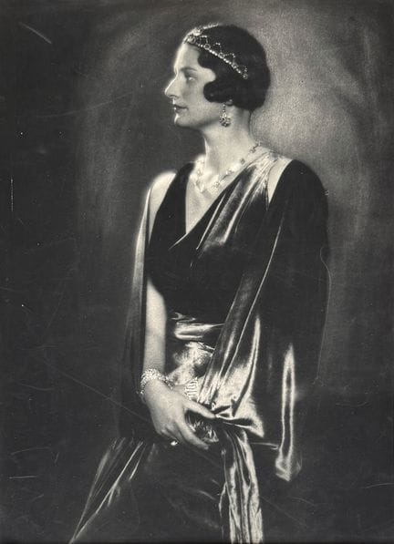 阿道夫·德·梅耶男爵 1868-1946
阿斯特里德公主，比利时王后，约1925年。
摄影作品。同期