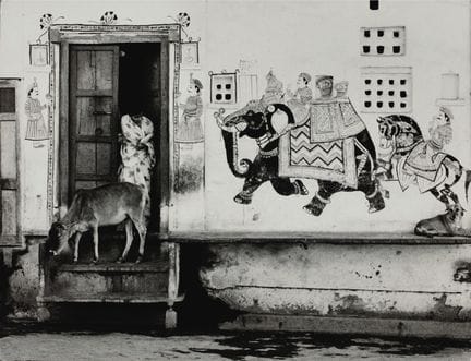 HANS W. SILVESTER 1938–
Hausfassade in Udaipur, In