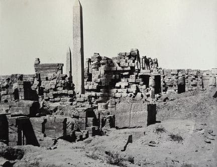 路易·德·克莱尔克 1837-1901
卡纳克，遗址全景，东侧，埃及，约1859年。
摄影作品。蛋白