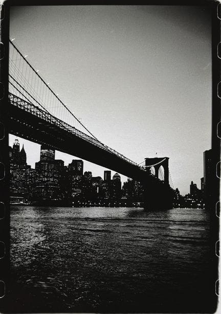 MICHEL GINIÈS 1952–
Die Brooklyn Bridge in der Abe