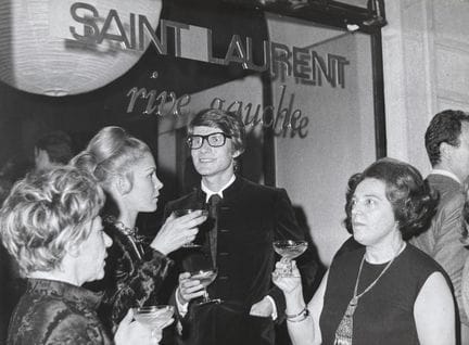 YVES SAINT LAURENT
Conjunto de fotografías de la i