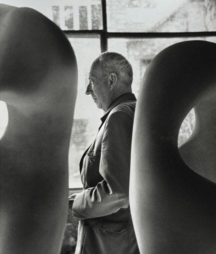 ROBERT DOISNEAU 1912-1994
Hans Arp, Meudon, 1958. 