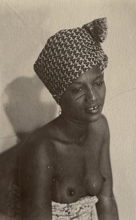 AFRIQUE - NU FÉMININ
Nu féminin, Afrique, ca.1930.
